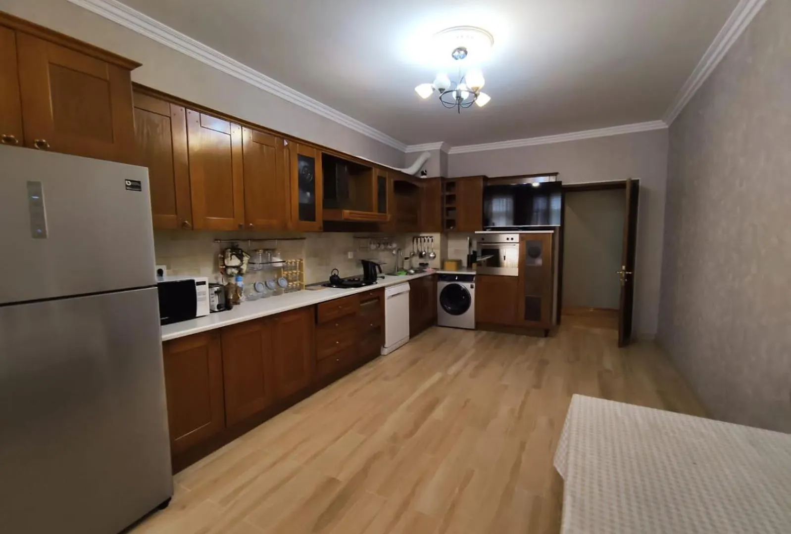 Spacious And Comfortable 3-Room Apartment ,Prime Central Location Baku