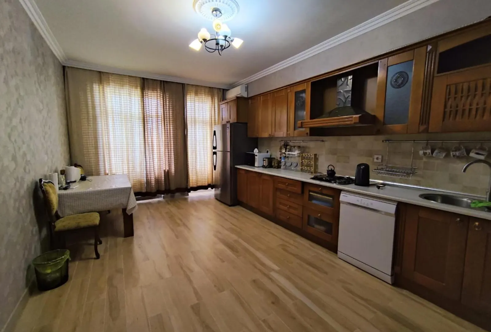 Spacious And Comfortable 3-Room Apartment ,Prime Central Location Baku 0*,